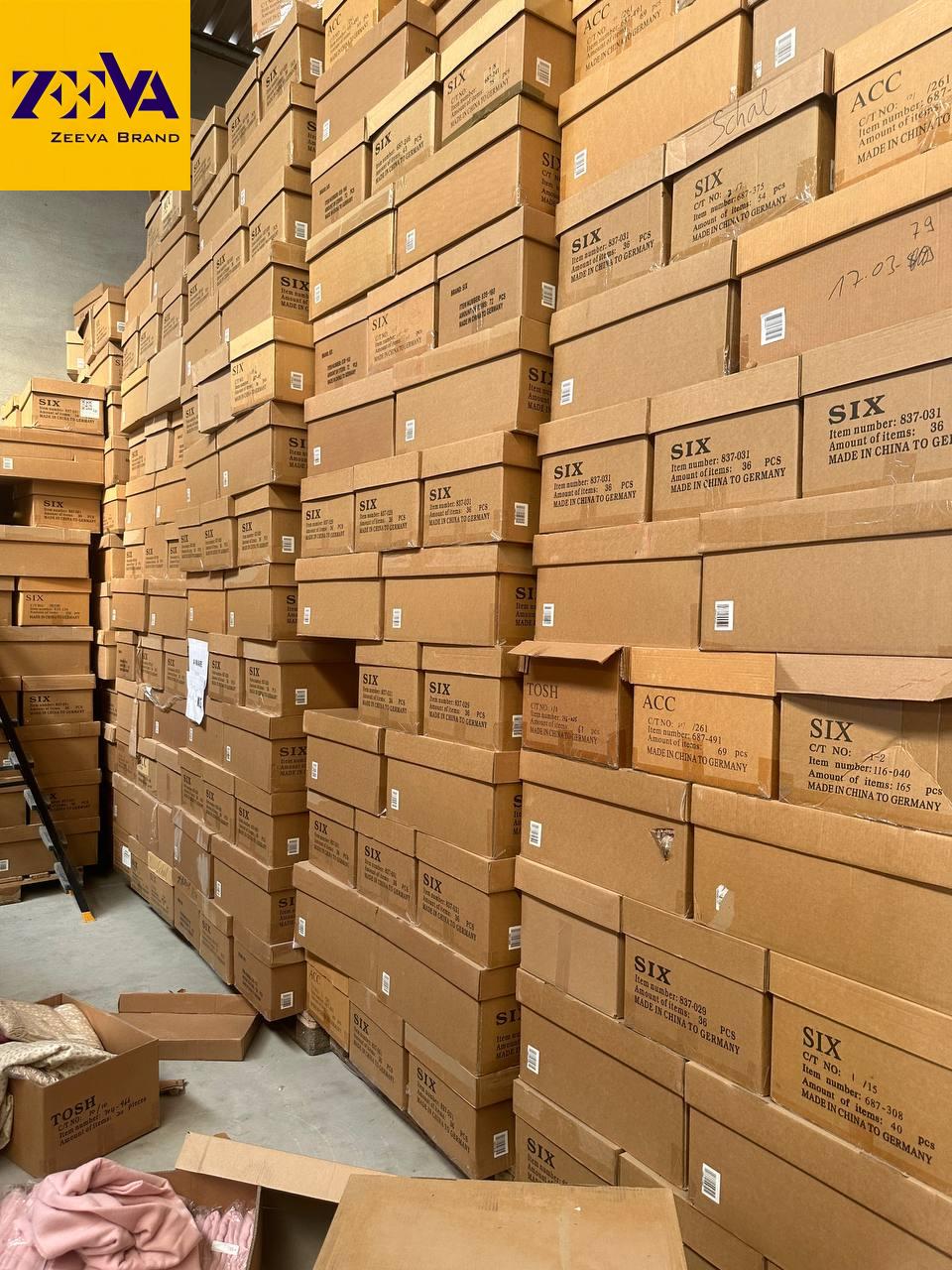 شرکت Beeline Group آلمان و محصولات آن تصویری از محصولات شرکت Beeline Group شامل شال، روسری، بدلیجات و اکسسوریهای برندهای Six و Tosh