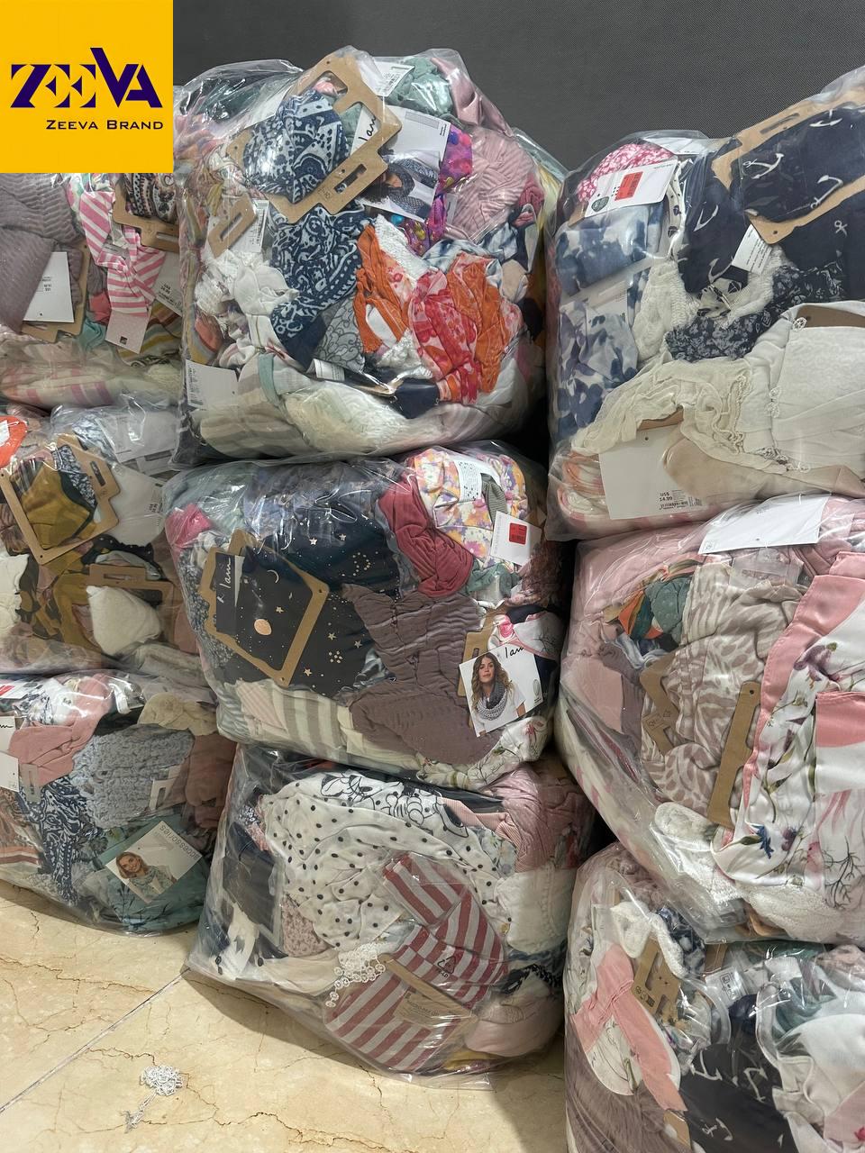 ویژگی کلی محصولات زیوابرند ویژگی کلی محصولات زیوابرند شامل شال و روسری، هد سر و اسکارف کیلویی اورجینال