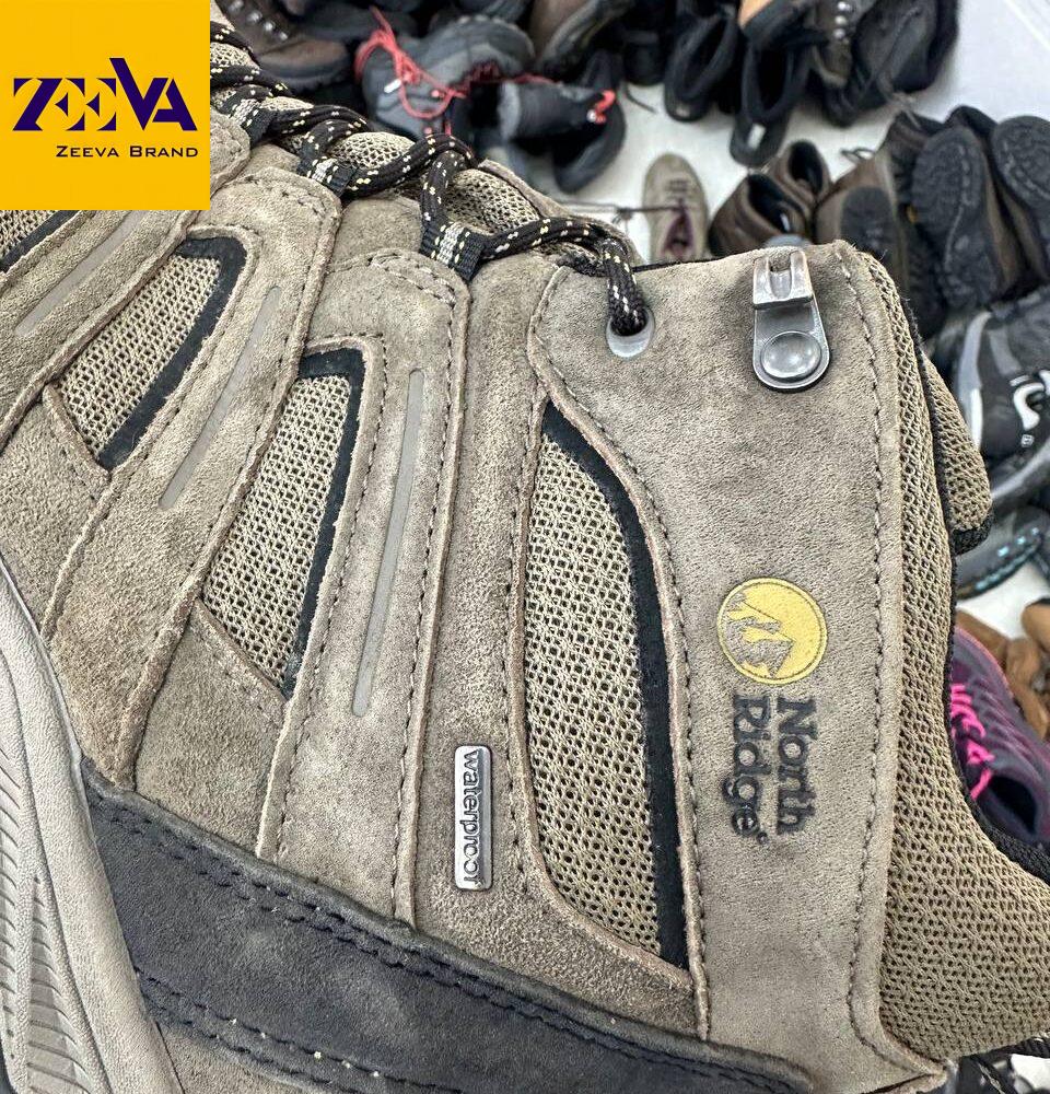 تصویر کتونی کوهنوردی عمده برند با کیفیت ساخت بالا و مقاومت در شرایط سخت کوهستانی